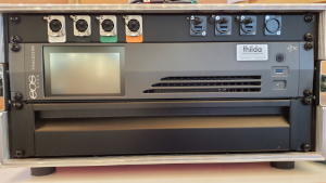 ETC Apex Processor in Case mit Schublade und Rackblende.